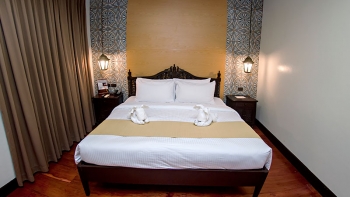 Plaza Suite